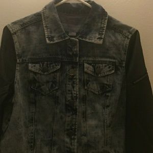 Hot Topic Denim jacket great for SPRING.